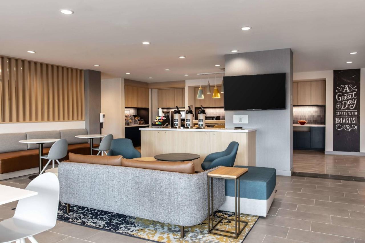 Towneplace Suites By Marriott Milwaukee West Bend Buitenkant foto
