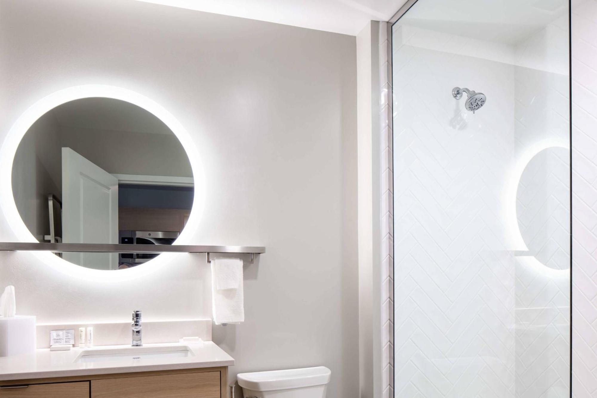 Towneplace Suites By Marriott Milwaukee West Bend Buitenkant foto