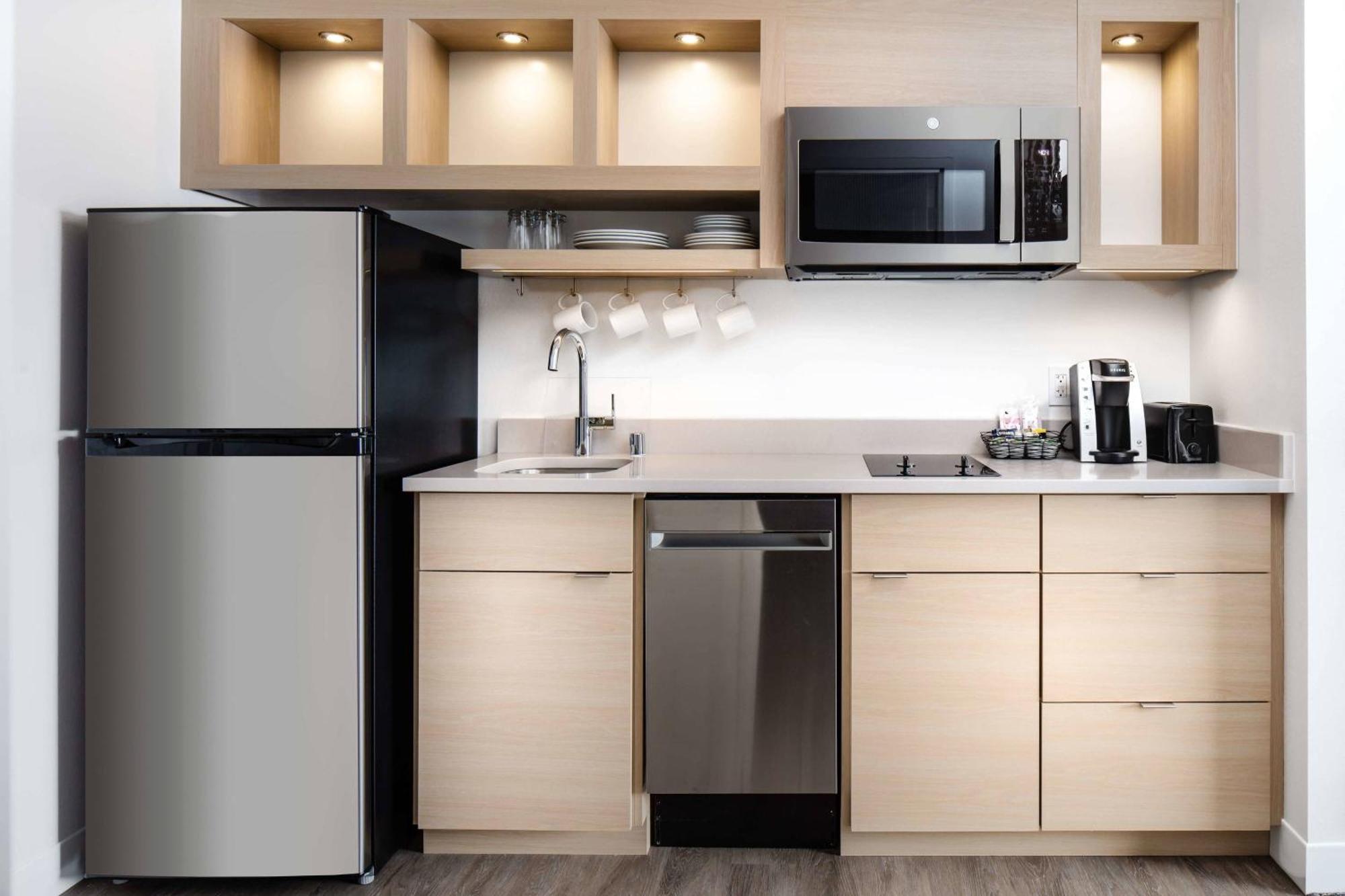 Towneplace Suites By Marriott Milwaukee West Bend Buitenkant foto