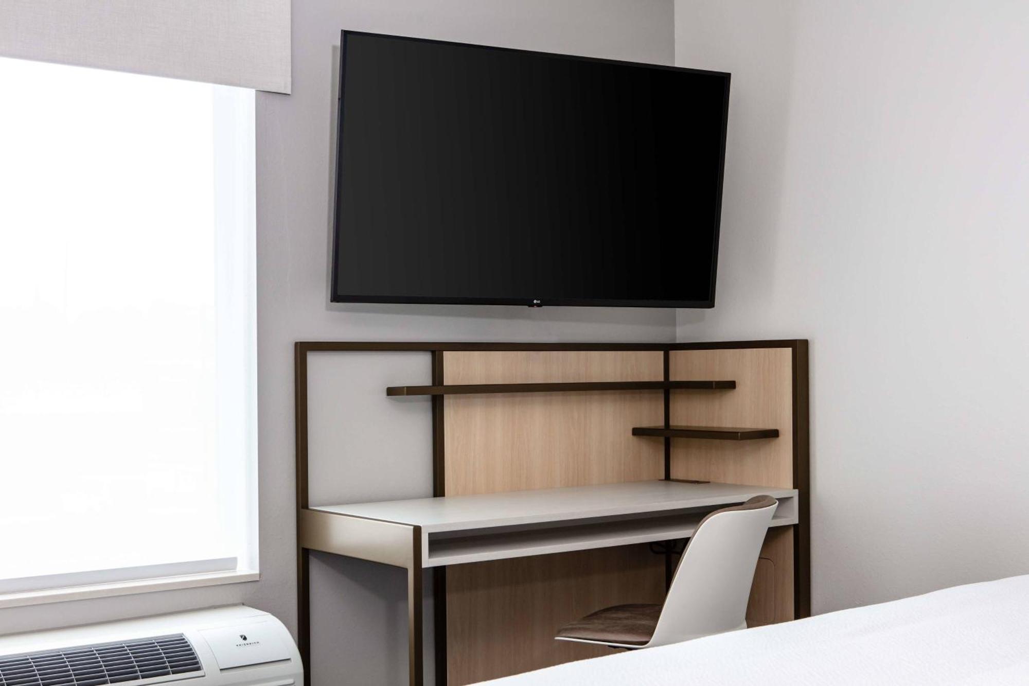 Towneplace Suites By Marriott Milwaukee West Bend Buitenkant foto