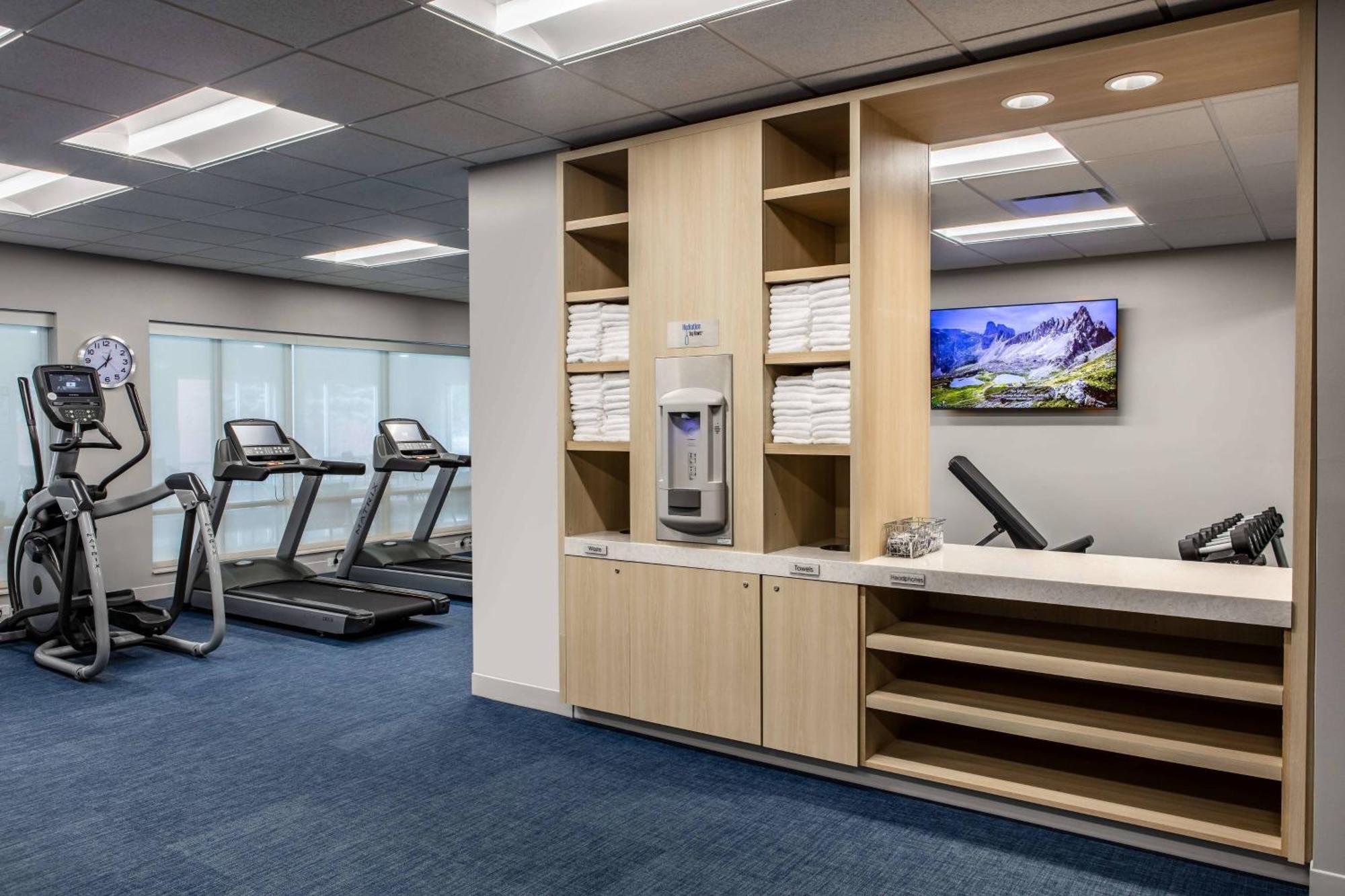 Towneplace Suites By Marriott Milwaukee West Bend Buitenkant foto
