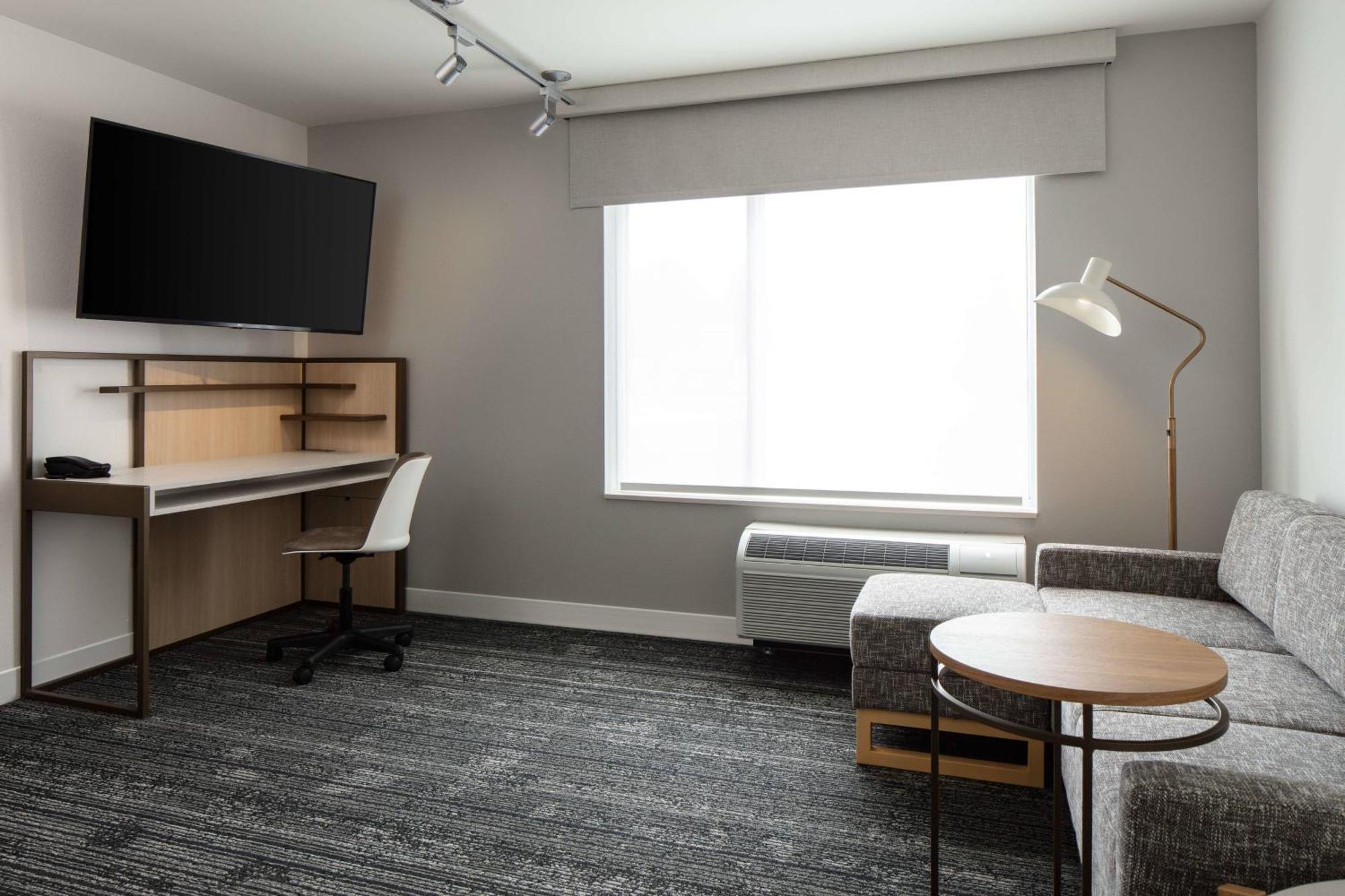 Towneplace Suites By Marriott Milwaukee West Bend Buitenkant foto