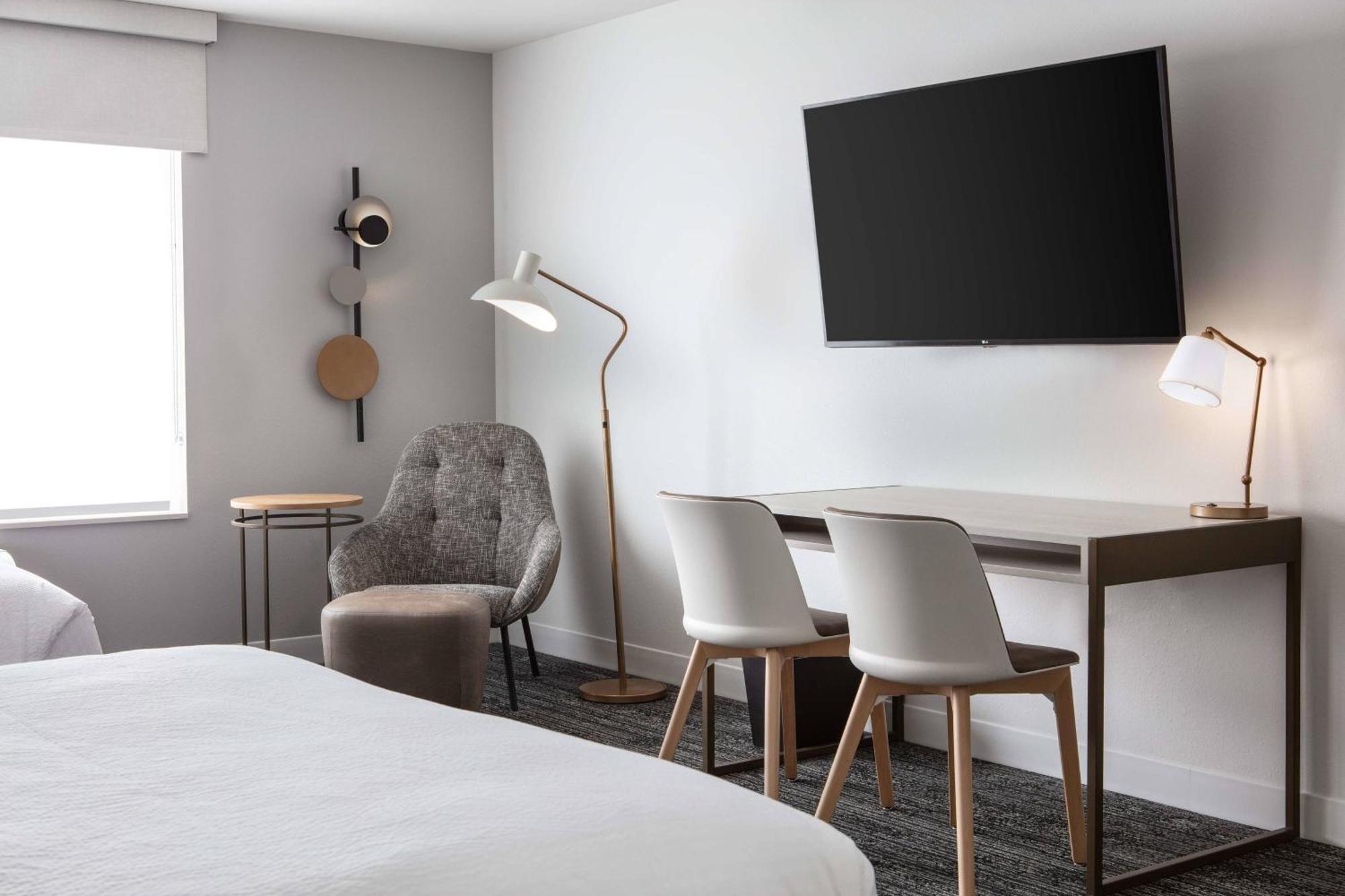 Towneplace Suites By Marriott Milwaukee West Bend Buitenkant foto