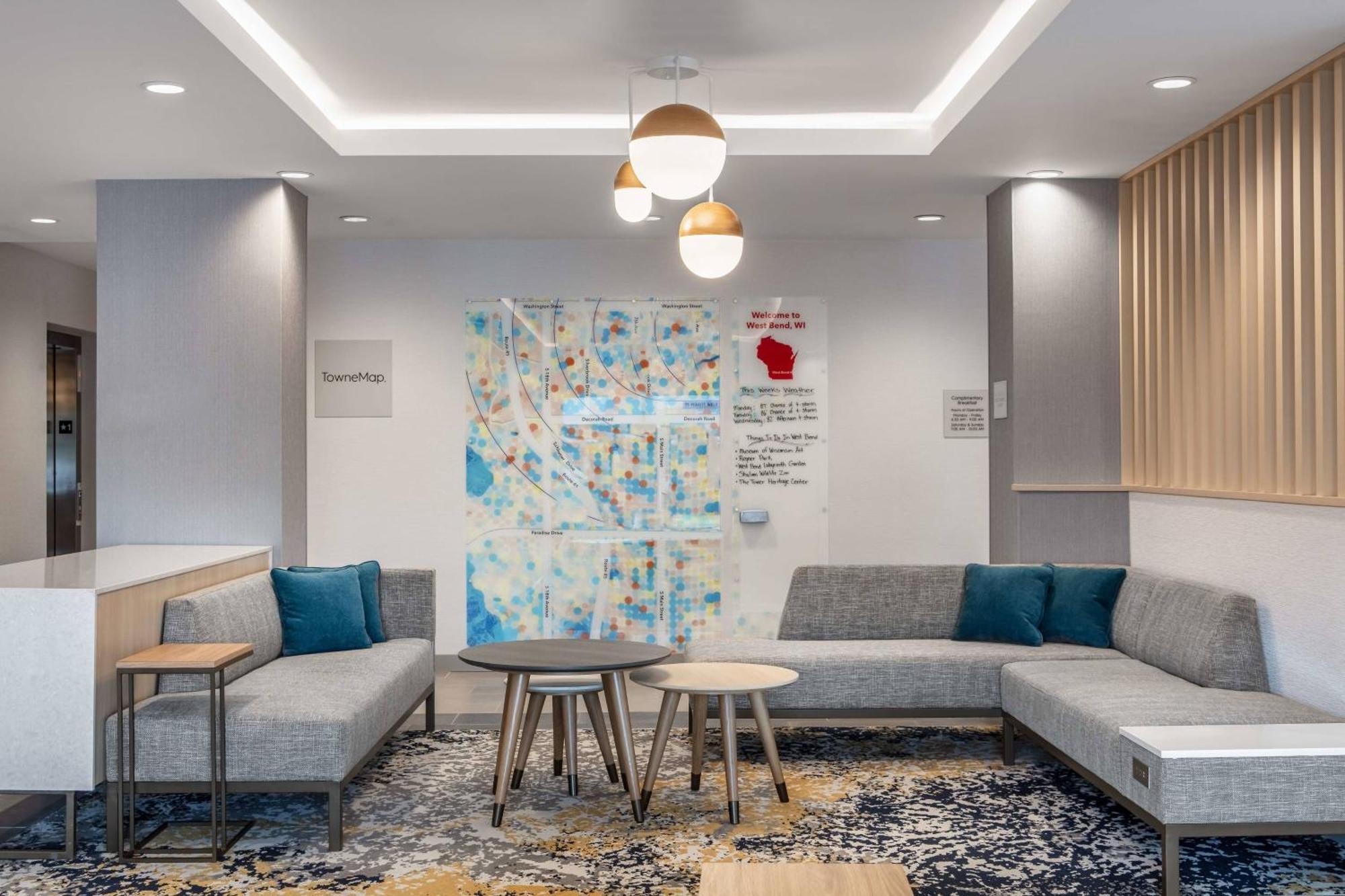 Towneplace Suites By Marriott Milwaukee West Bend Buitenkant foto