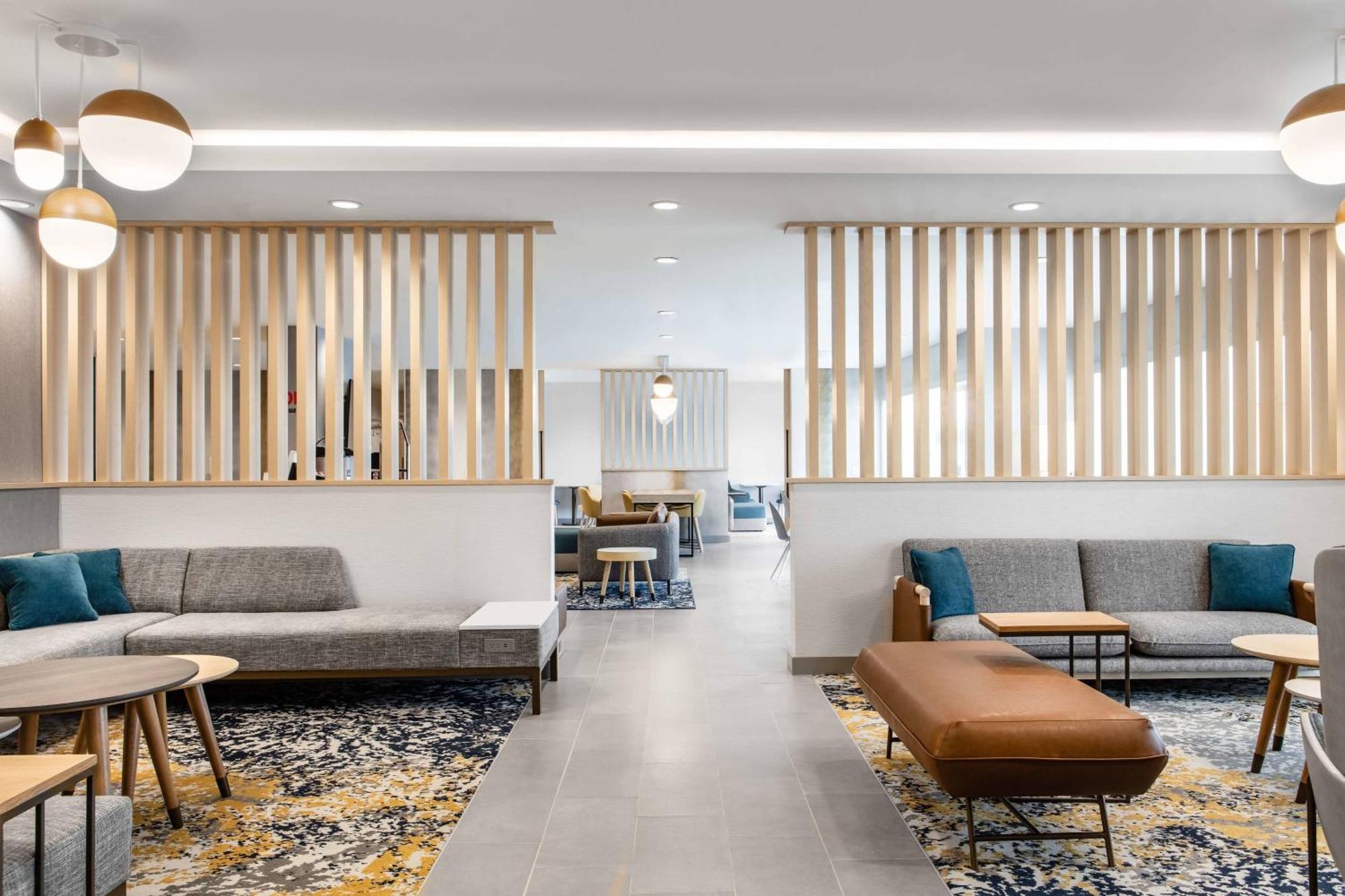 Towneplace Suites By Marriott Milwaukee West Bend Buitenkant foto